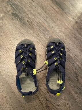 KEEN Kids' Navy Closed-Toe Sandals with Neon Yellow Accents